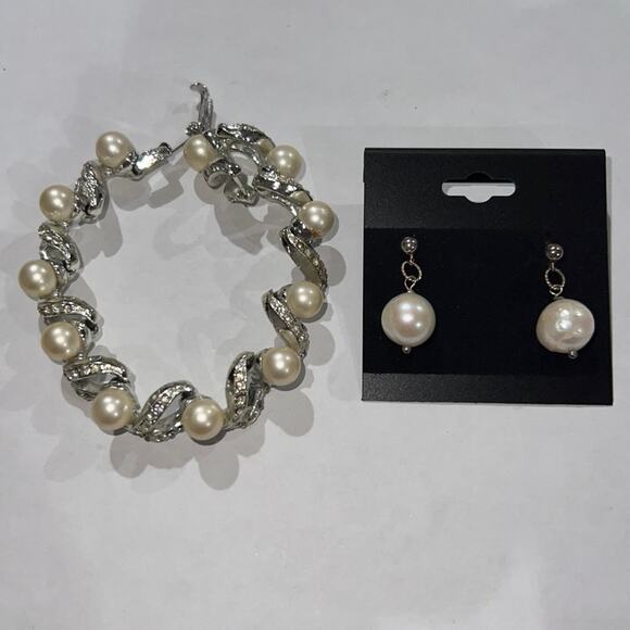 Pearl like Bracelet and drop earrings! Gorgeous! - Picture 1 of 7